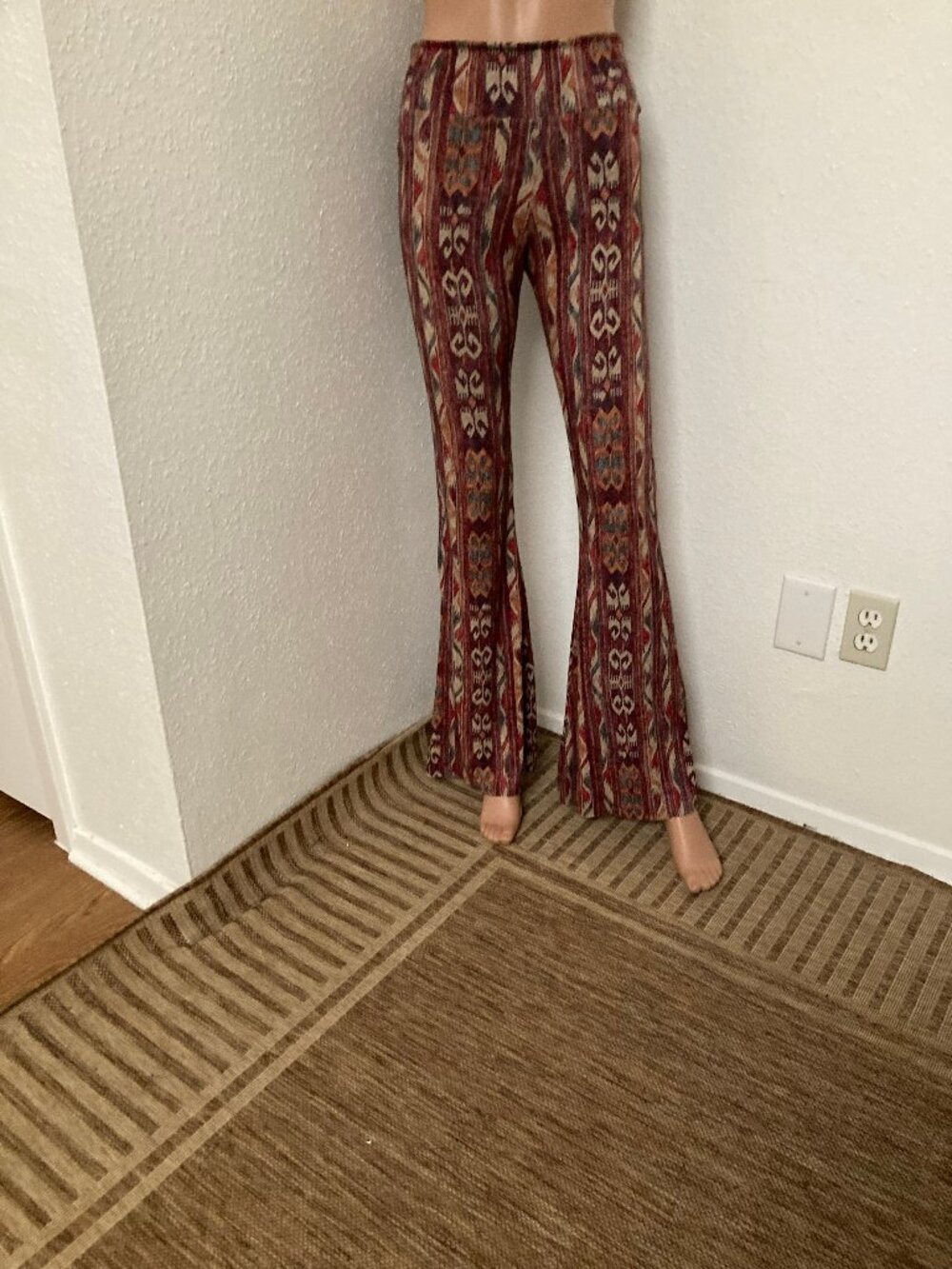 Onzie Flared Yoga Pants Women’s Multicolor Geometric